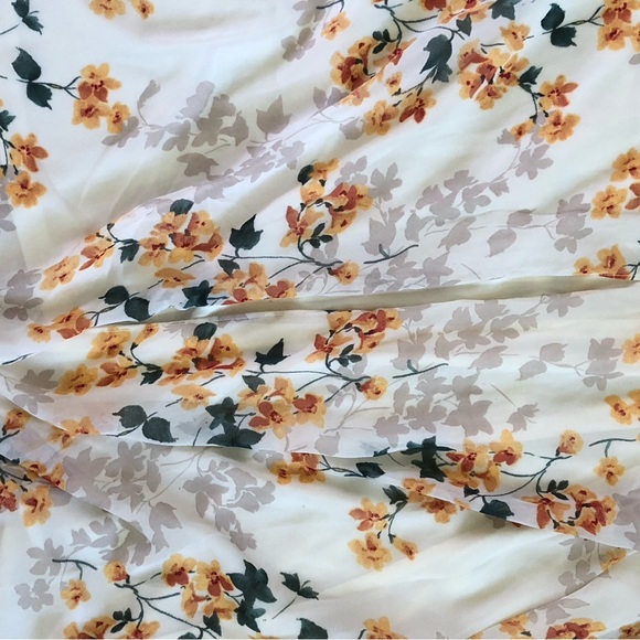 Light and airy summer Floral maxi dress. Marked Size Medium - Picture 9 of 9